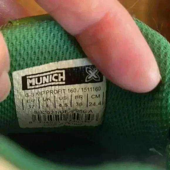 Munich | G3 Kid Profit 160 Indoor Soccer Shoes, Green - Picture 8 of 9